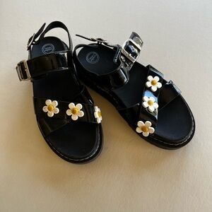 Kids platform sandals